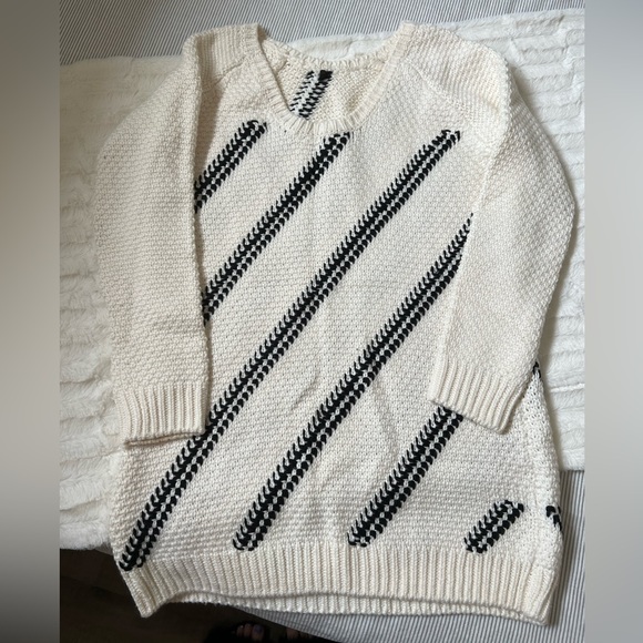 Guess Sweater Dress - Picture 2 of 2